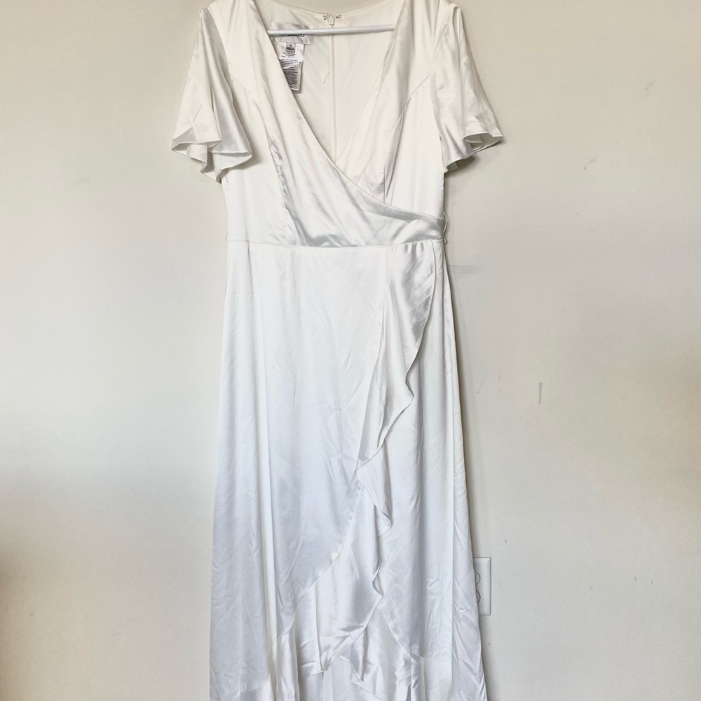 Simple White Wedding Dress (Never worn before)